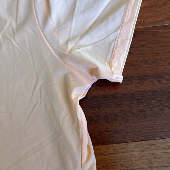 Bright peach short sleeve SKIMS top - Picture 7 of 8